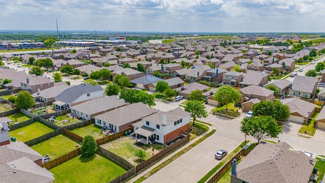 8805 Whirlwind Trail, Aubrey, TX 76227