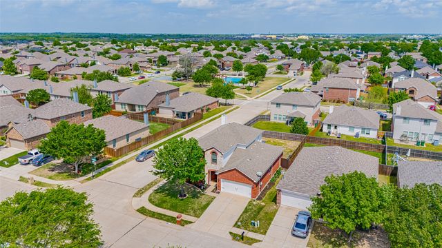 8805 Whirlwind Trail, Aubrey, TX 76227