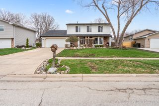 340 Stonehurst Lane, Roselle, IL 60172