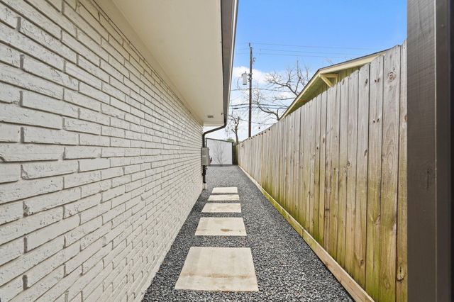 5009 Libbey Lane, Houston, TX 77092