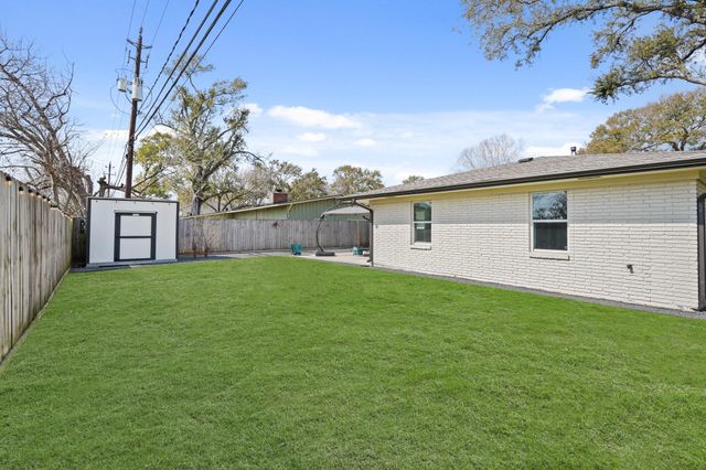 5009 Libbey Lane, Houston, TX 77092