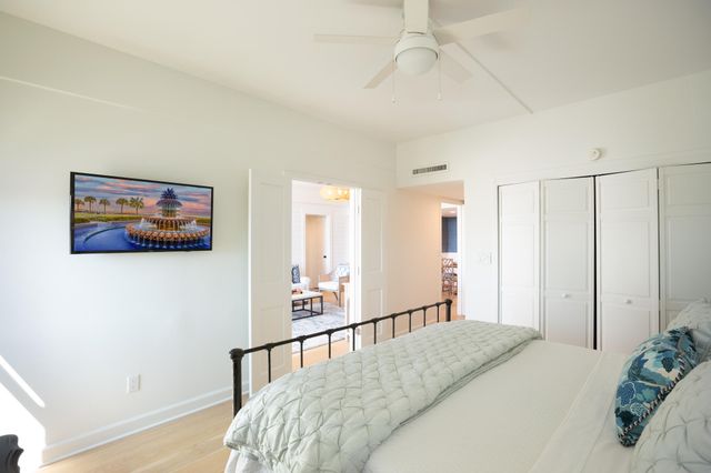 14 Lockwood Drive Apt 2d, Charleston, SC 29401