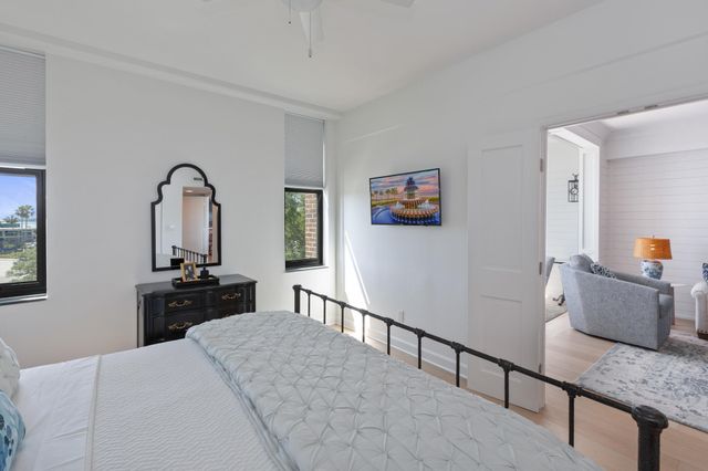 14 Lockwood Drive Apt 2d, Charleston, SC 29401