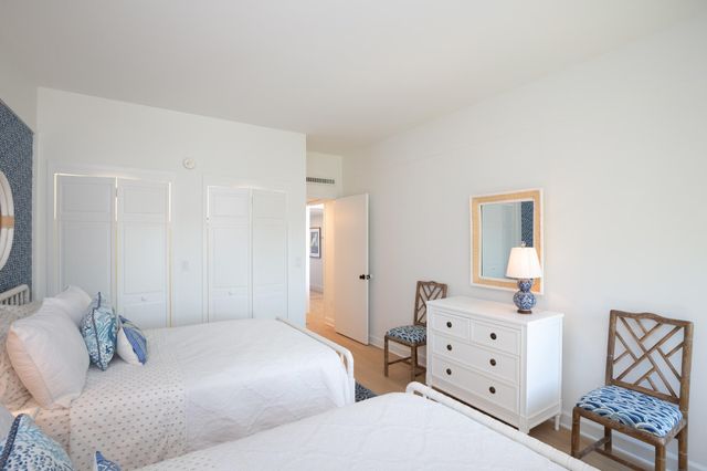 14 Lockwood Drive Apt 2d, Charleston, SC 29401