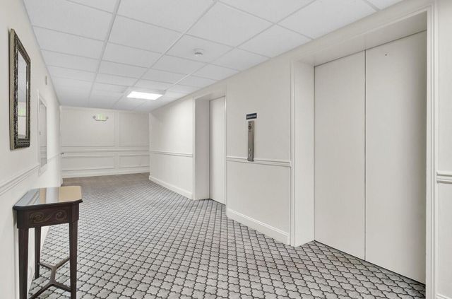 14 Lockwood Drive Apt 2d, Charleston, SC 29401