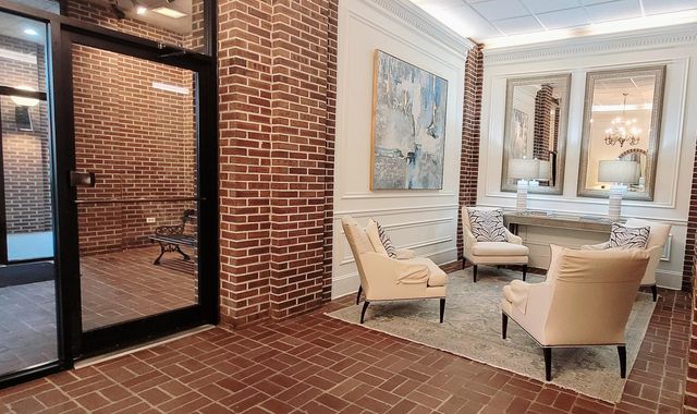 14 Lockwood Drive Apt 2d, Charleston, SC 29401