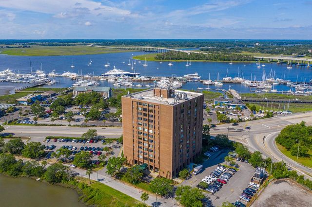 14 Lockwood Drive Apt 2d, Charleston, SC 29401