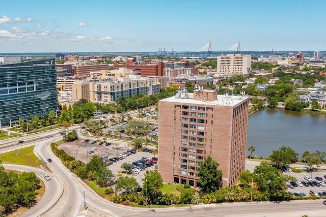 14 Lockwood Drive Apt 2d, Charleston, SC 29401