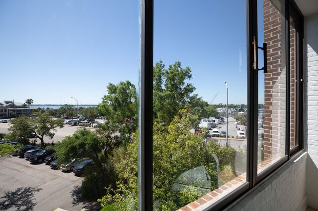 14 Lockwood Drive Apt 2d, Charleston, SC 29401
