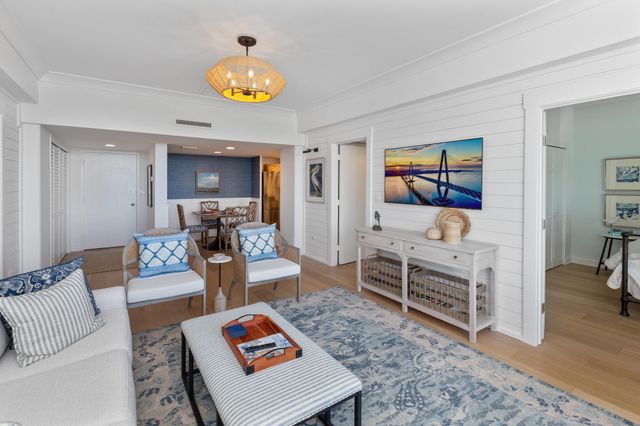 14 Lockwood Drive Apt 2d, Charleston, SC 29401
