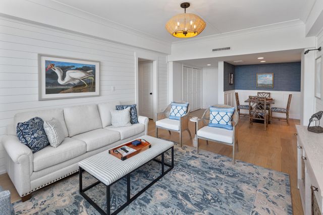 14 Lockwood Drive Apt 2d, Charleston, SC 29401