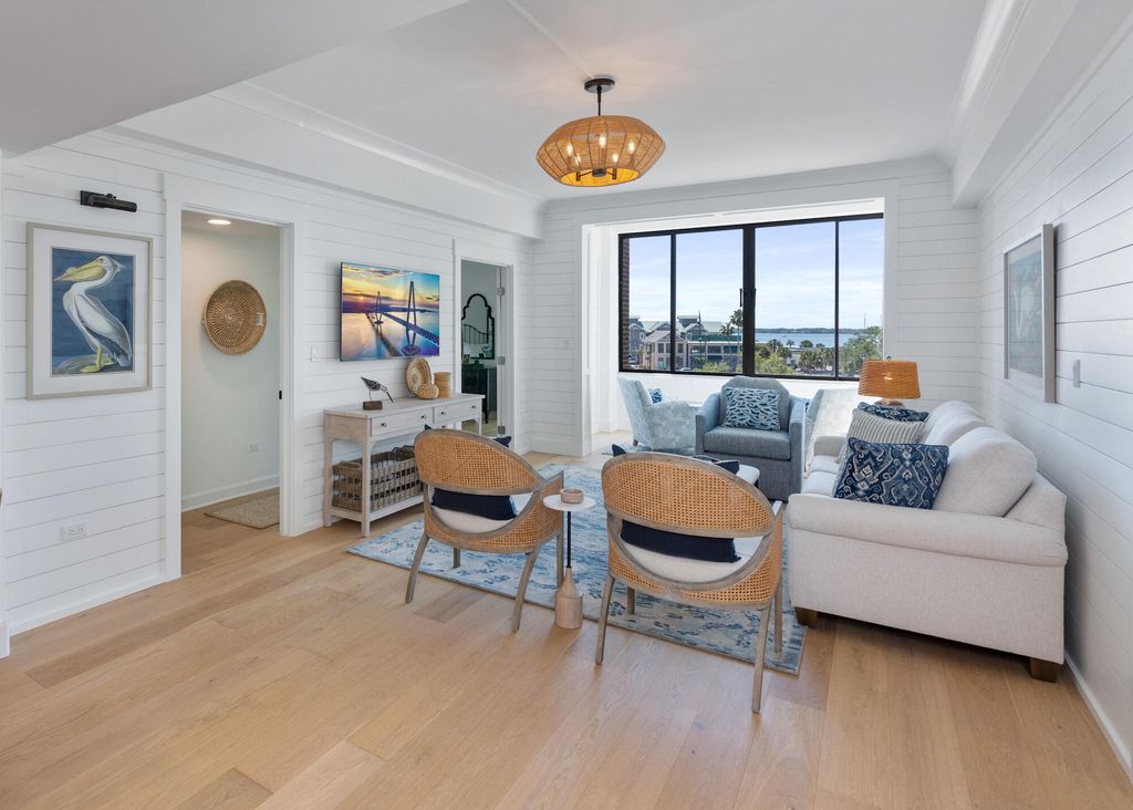 14 Lockwood Drive Apt 2d, Charleston, SC 29401
