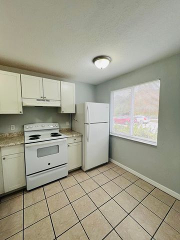 203 Southland Drive B, Fort Pierce, FL 34982