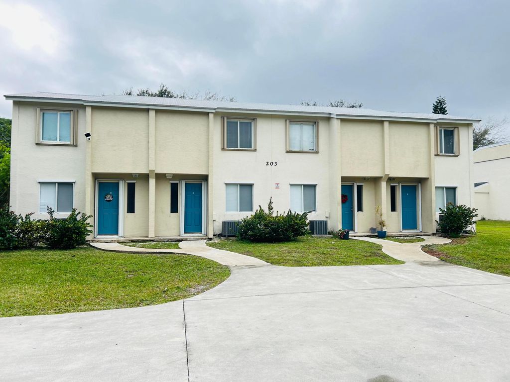 203 Southland Drive B, Fort Pierce, FL 34982