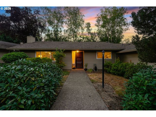 11263 Sw SPRINGWOOD Dr, Portland, OR 97223