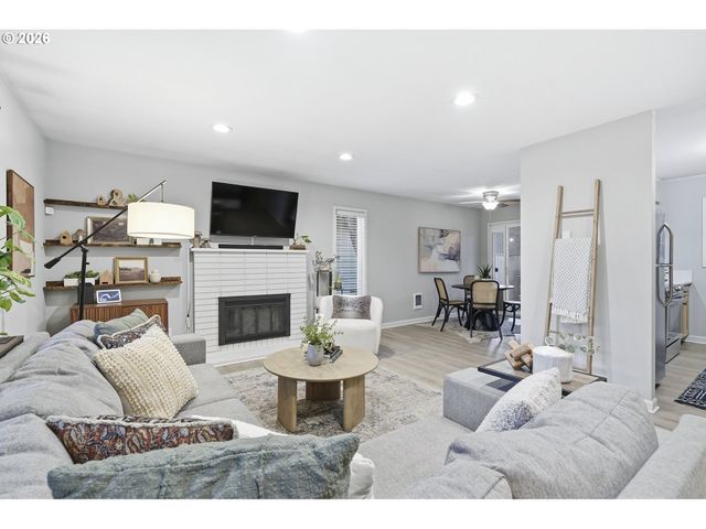 11263 Sw SPRINGWOOD Dr, Portland, OR 97223