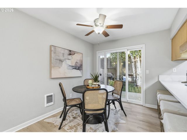 11263 Sw SPRINGWOOD Dr, Portland, OR 97223