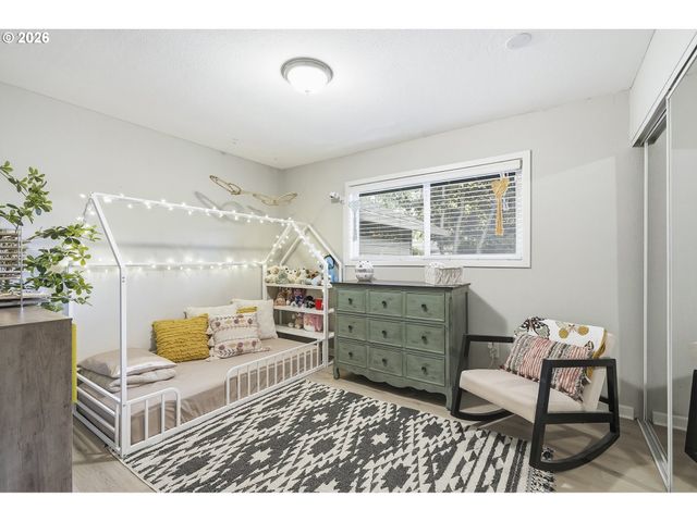 11263 Sw SPRINGWOOD Dr, Portland, OR 97223