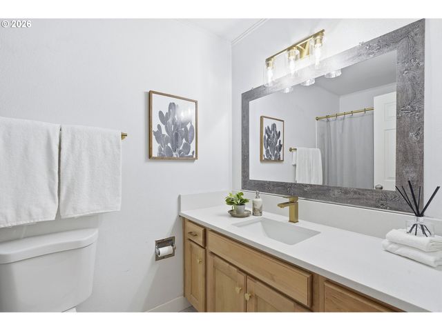 11263 Sw SPRINGWOOD Dr, Portland, OR 97223