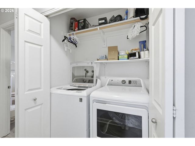 11263 Sw SPRINGWOOD Dr, Portland, OR 97223