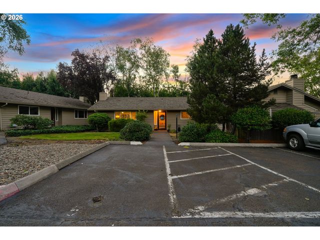 11263 Sw SPRINGWOOD Dr, Portland, OR 97223