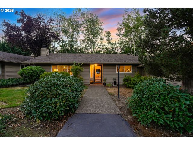 11263 Sw SPRINGWOOD Dr, Portland, OR 97223