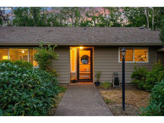 11263 Sw SPRINGWOOD Dr, Portland, OR 97223