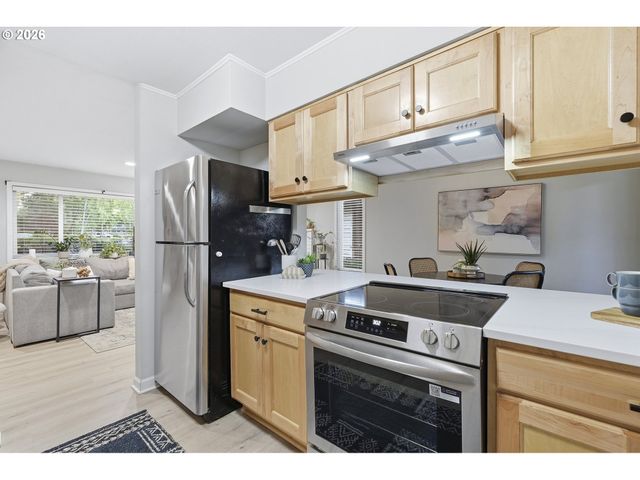11263 Sw SPRINGWOOD Dr, Portland, OR 97223