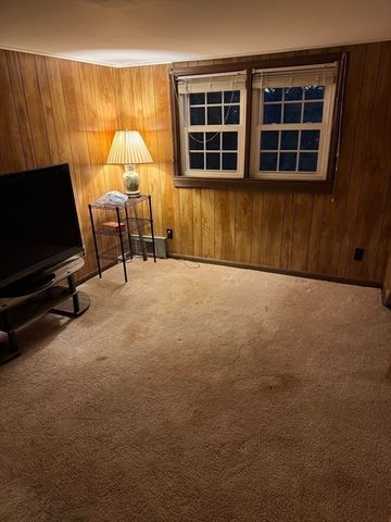 9 Oakwood Ave, Saugus, MA 01906