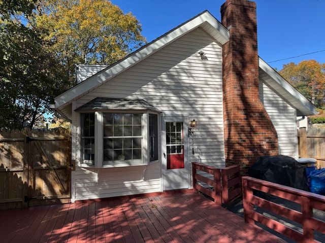 9 Oakwood Ave, Saugus, MA 01906