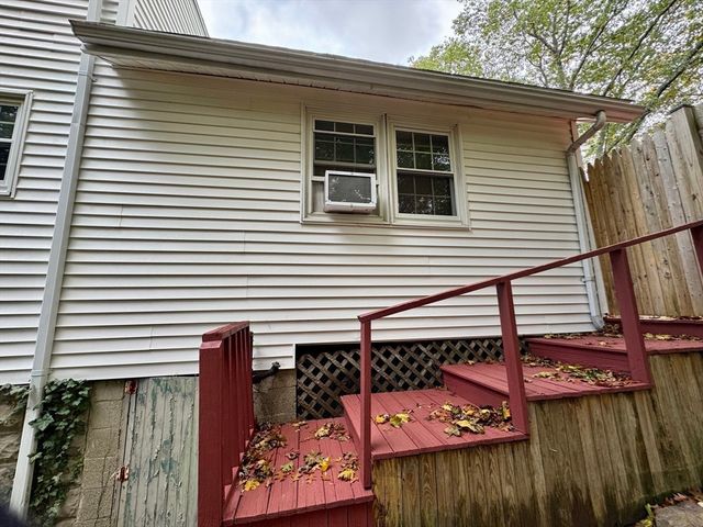 9 Oakwood Ave, Saugus, MA 01906