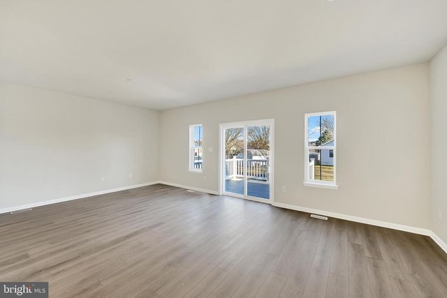 553 W NORTH ST, Smyrna, DE 19977