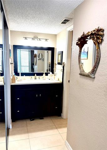 1000 COVE CAY DRIVE 4D, Clearwater, FL 33760