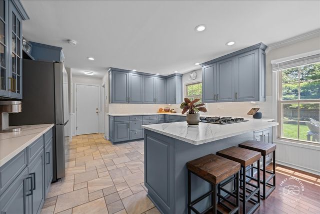 1553 Allen Lane, St. Charles, IL 60174