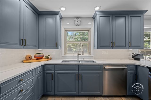 1553 Allen Lane, St. Charles, IL 60174