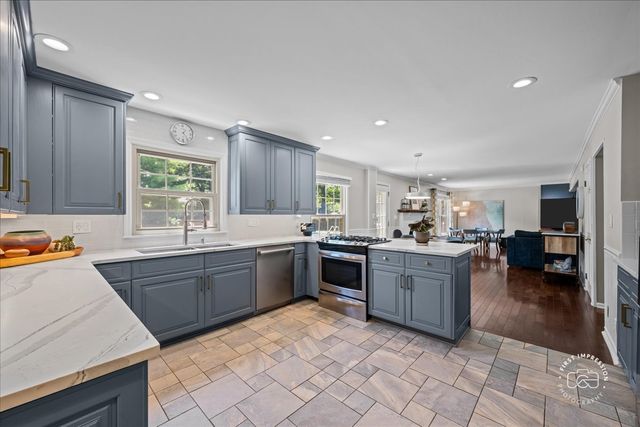 1553 Allen Lane, St. Charles, IL 60174