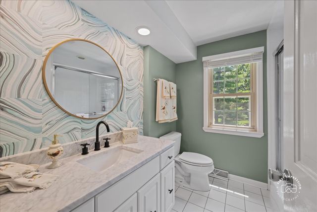 1553 Allen Lane, St. Charles, IL 60174