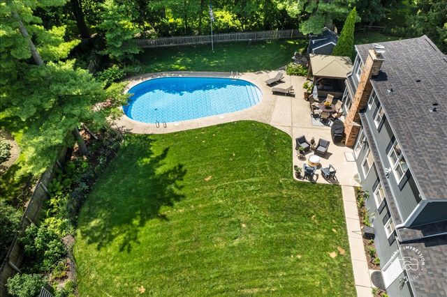 1553 Allen Lane, St. Charles, IL 60174