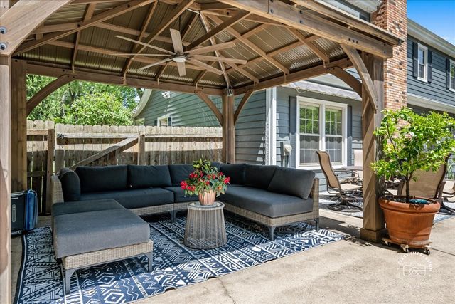 1553 Allen Lane, St. Charles, IL 60174