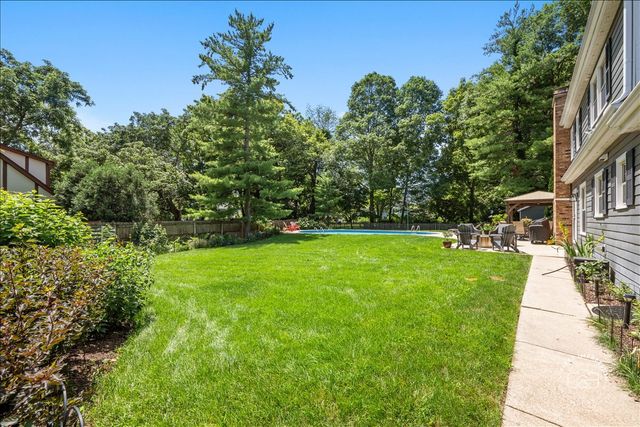 1553 Allen Lane, St. Charles, IL 60174