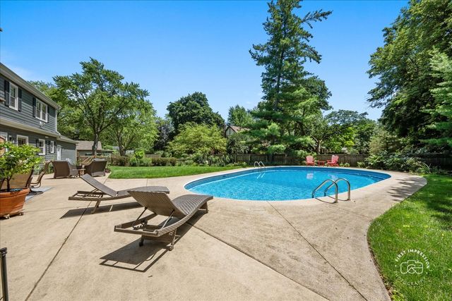 1553 Allen Lane, St. Charles, IL 60174
