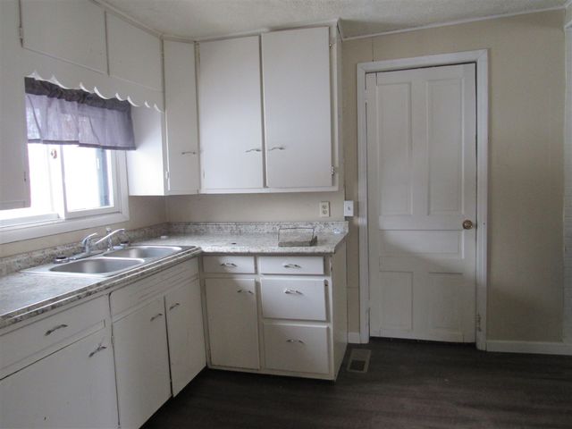 161 Palmer Avenue, Colon, MI 49040