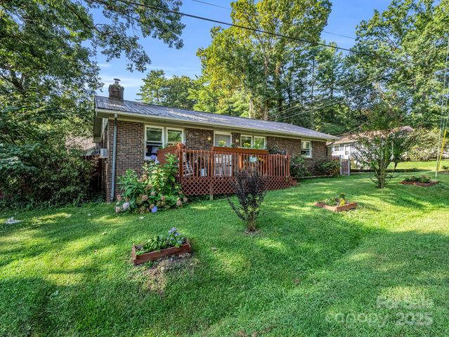 285 Cosmos Drive, Hendersonville, NC 28791