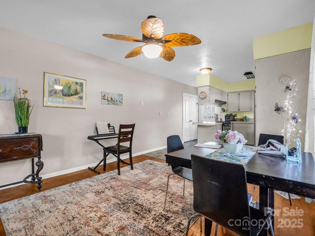 285 Cosmos Drive, Hendersonville, NC 28791