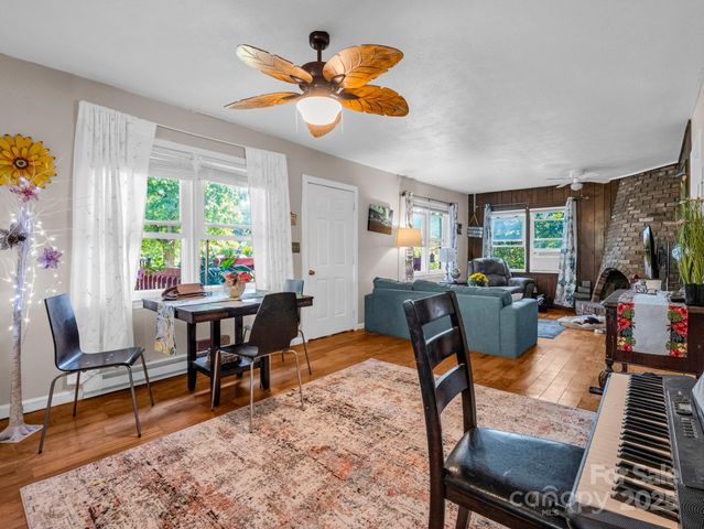 285 Cosmos Drive, Hendersonville, NC 28791