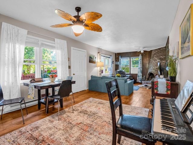 285 Cosmos Drive, Hendersonville, NC 28791