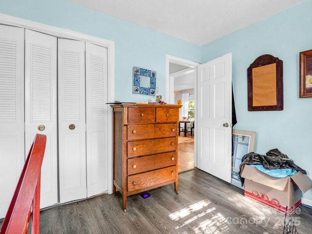 285 Cosmos Drive, Hendersonville, NC 28791