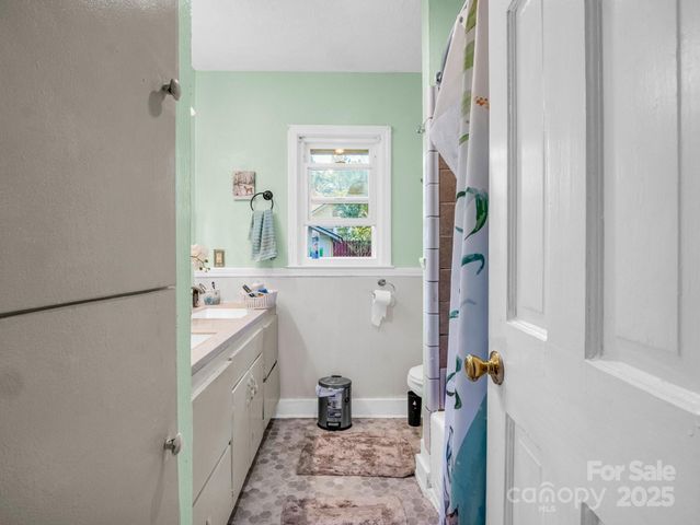 285 Cosmos Drive, Hendersonville, NC 28791