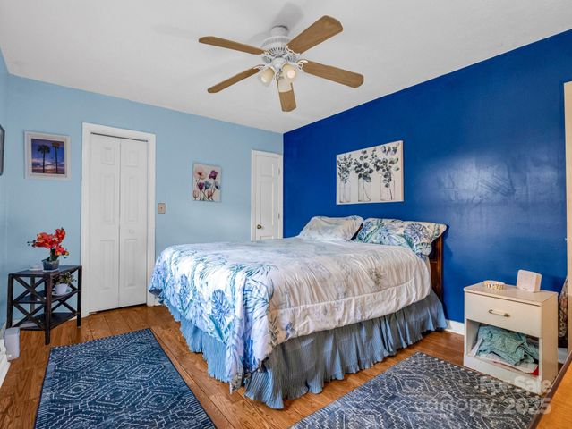 285 Cosmos Drive, Hendersonville, NC 28791