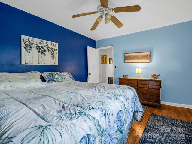 285 Cosmos Drive, Hendersonville, NC 28791